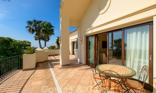 Villa de luxe à vendre dans un style méditerranéen classique avec de belles vues sur la mer dans une communauté fermée sur le Golden Mile, Marbella 33046 