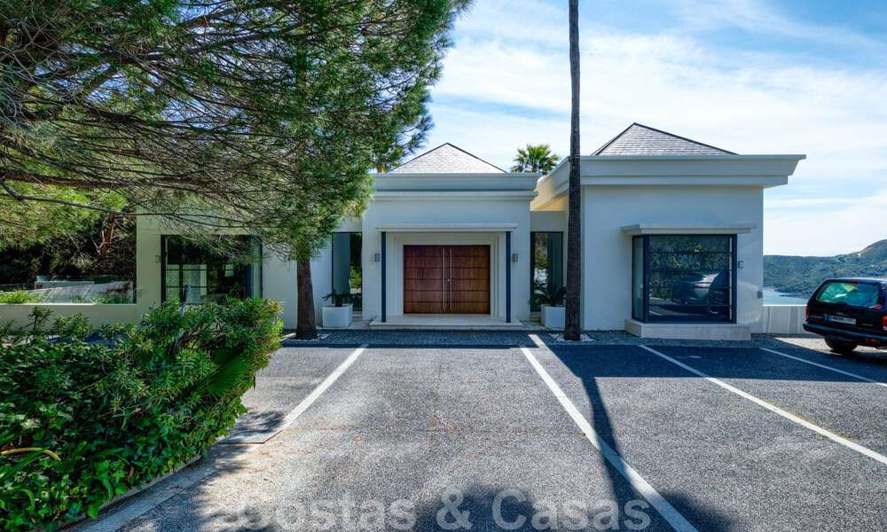 Villa contemporaine à vendre en pleine nature avec vue imprenable sur le lac, les montagnes et la mer près de Marbella 33129