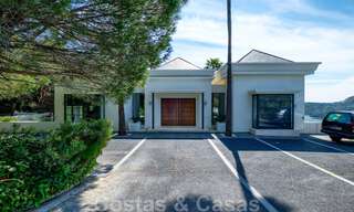 Villa contemporaine à vendre en pleine nature avec vue imprenable sur le lac, les montagnes et la mer près de Marbella 33129 