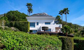 Villa contemporaine à vendre en pleine nature avec vue imprenable sur le lac, les montagnes et la mer près de Marbella 33138 