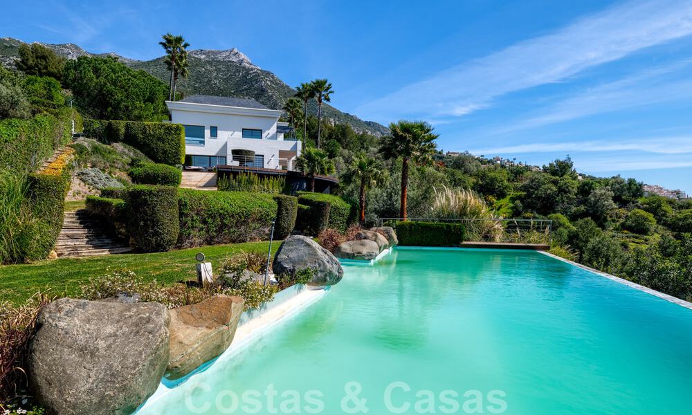 Villa contemporaine à vendre en pleine nature avec vue imprenable sur le lac, les montagnes et la mer près de Marbella 33141