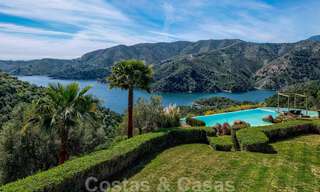 Villa contemporaine à vendre en pleine nature avec vue imprenable sur le lac, les montagnes et la mer près de Marbella 33144 