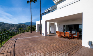 Villa contemporaine à vendre en pleine nature avec vue imprenable sur le lac, les montagnes et la mer près de Marbella 33149 
