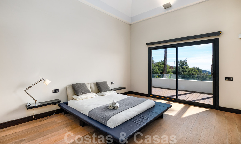Villa contemporaine à vendre en pleine nature avec vue imprenable sur le lac, les montagnes et la mer près de Marbella 33150