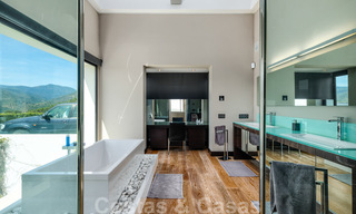 Villa contemporaine à vendre en pleine nature avec vue imprenable sur le lac, les montagnes et la mer près de Marbella 33157 