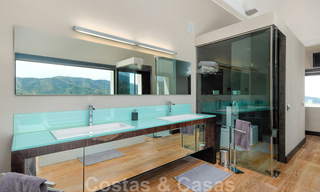 Villa contemporaine à vendre en pleine nature avec vue imprenable sur le lac, les montagnes et la mer près de Marbella 33158 