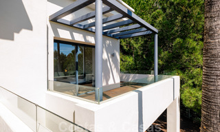 Villa contemporaine à vendre en pleine nature avec vue imprenable sur le lac, les montagnes et la mer près de Marbella 33162 