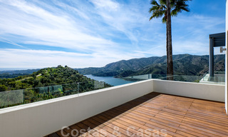 Villa contemporaine à vendre en pleine nature avec vue imprenable sur le lac, les montagnes et la mer près de Marbella 33163 