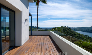 Villa contemporaine à vendre en pleine nature avec vue imprenable sur le lac, les montagnes et la mer près de Marbella 33165 