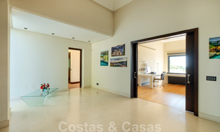 Villa contemporaine à vendre en pleine nature avec vue imprenable sur le lac, les montagnes et la mer près de Marbella 33166 