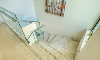 Villa contemporaine à vendre en pleine nature avec vue imprenable sur le lac, les montagnes et la mer près de Marbella 33167 