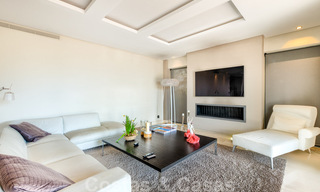 Villa contemporaine à vendre en pleine nature avec vue imprenable sur le lac, les montagnes et la mer près de Marbella 33172 