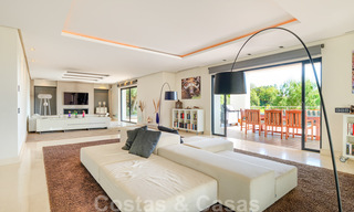 Villa contemporaine à vendre en pleine nature avec vue imprenable sur le lac, les montagnes et la mer près de Marbella 33174 