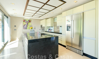 Villa contemporaine à vendre en pleine nature avec vue imprenable sur le lac, les montagnes et la mer près de Marbella 33177 