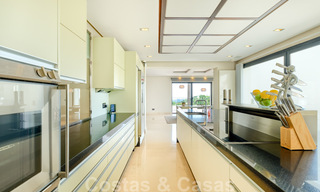 Villa contemporaine à vendre en pleine nature avec vue imprenable sur le lac, les montagnes et la mer près de Marbella 33178 