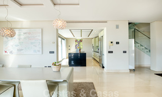 Villa contemporaine à vendre en pleine nature avec vue imprenable sur le lac, les montagnes et la mer près de Marbella 33179 