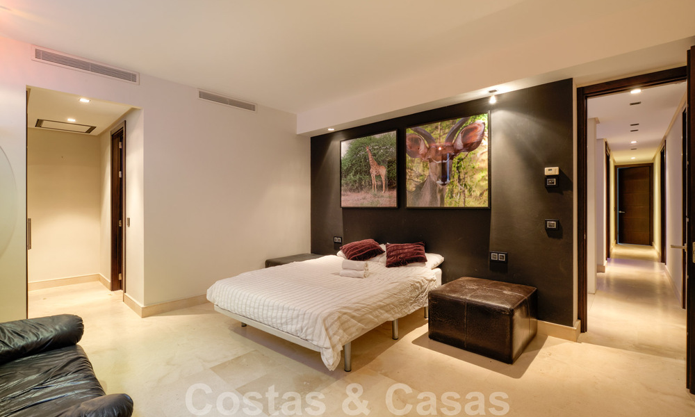 Villa contemporaine à vendre en pleine nature avec vue imprenable sur le lac, les montagnes et la mer près de Marbella 33183