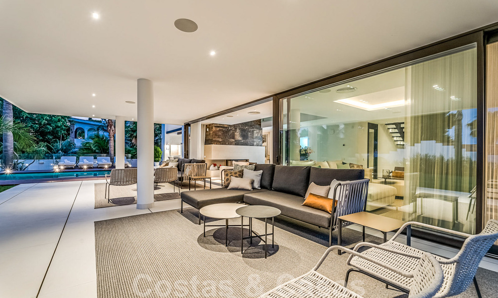 Toute nouvelle villa moderne prêt de la mer à vendre sur le Golden Mile, à distance de marche du centre de Marbella et de toutes les commodités 33191