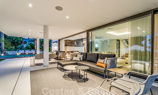 Toute nouvelle villa moderne prêt de la mer à vendre sur le Golden Mile, à distance de marche du centre de Marbella et de toutes les commodités 33191 