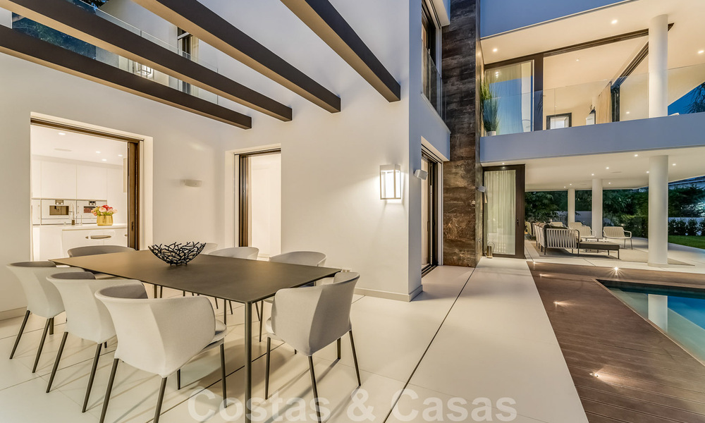 Toute nouvelle villa moderne prêt de la mer à vendre sur le Golden Mile, à distance de marche du centre de Marbella et de toutes les commodités 33193
