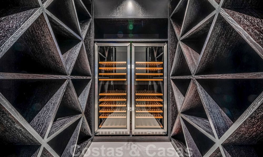 Toute nouvelle villa moderne prêt de la mer à vendre sur le Golden Mile, à distance de marche du centre de Marbella et de toutes les commodités 33197