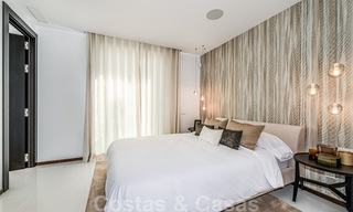 Toute nouvelle villa moderne prêt de la mer à vendre sur le Golden Mile, à distance de marche du centre de Marbella et de toutes les commodités 33202 