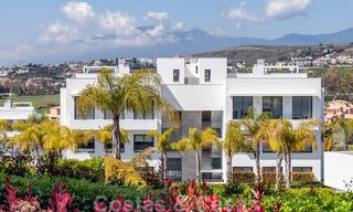 Prêt à emménager ! Penthouse moderne avec 3 chambres à coucher à vendre dans une station balnéaire de luxe à Marbella - Estepona 33391 
