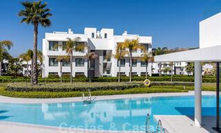 Prêt à emménager ! Penthouse moderne avec 3 chambres à coucher à vendre dans une station balnéaire de luxe à Marbella - Estepona 33398 