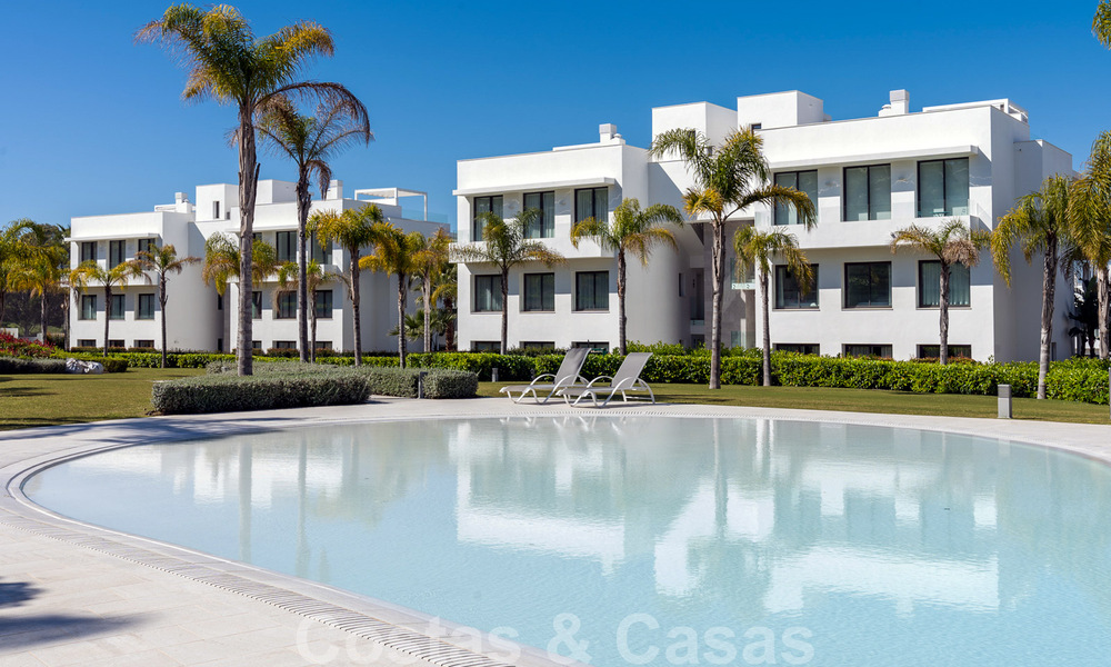 Prêt à emménager ! Penthouse moderne avec 3 chambres à coucher à vendre dans une station balnéaire de luxe à Marbella - Estepona 33399