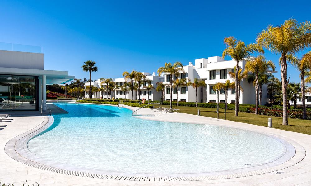 Prêt à emménager ! Penthouse moderne avec 3 chambres à coucher à vendre dans une station balnéaire de luxe à Marbella - Estepona 33401