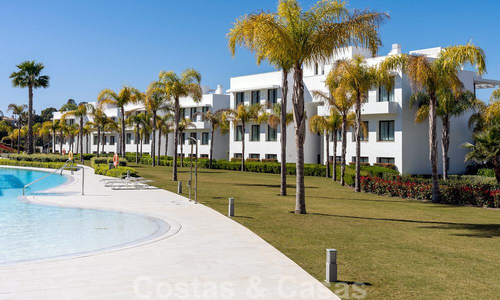 Prêt à emménager ! Penthouse moderne avec 3 chambres à coucher à vendre dans une station balnéaire de luxe à Marbella - Estepona 33402