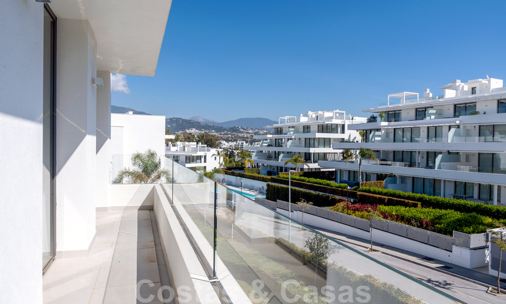 Prêt à emménager ! Penthouse moderne avec 3 chambres à coucher à vendre dans une station balnéaire de luxe à Marbella - Estepona 33407