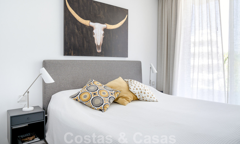 Prêt à emménager ! Penthouse moderne avec 3 chambres à coucher à vendre dans une station balnéaire de luxe à Marbella - Estepona 33410