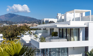 Prêt à emménager ! Penthouse moderne avec 3 chambres à coucher à vendre dans une station balnéaire de luxe à Marbella - Estepona 33414 