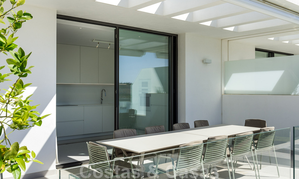 Prêt à emménager ! Penthouse moderne avec 3 chambres à coucher à vendre dans une station balnéaire de luxe à Marbella - Estepona 33422