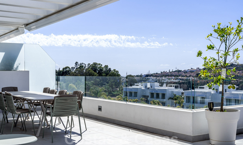 Prêt à emménager ! Penthouse moderne avec 3 chambres à coucher à vendre dans une station balnéaire de luxe à Marbella - Estepona 33424
