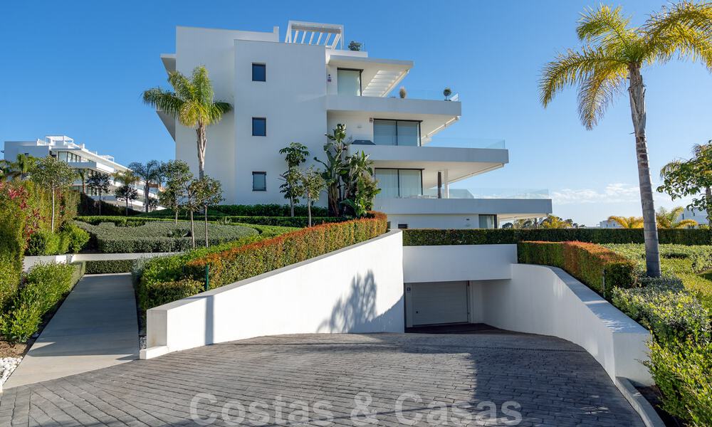 Prêt à emménager ! Penthouse moderne avec 3 chambres à coucher à vendre dans une station balnéaire de luxe à Marbella - Estepona 33428