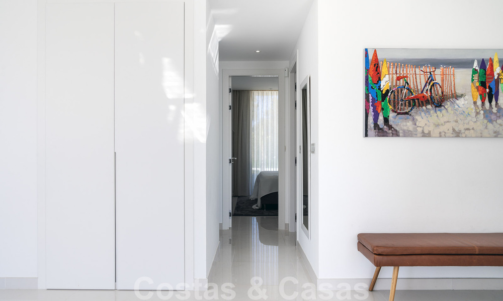 Prêt à emménager ! Penthouse moderne avec 3 chambres à coucher à vendre dans une station balnéaire de luxe à Marbella - Estepona 33429