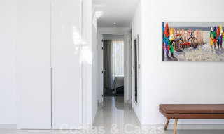 Prêt à emménager ! Penthouse moderne avec 3 chambres à coucher à vendre dans une station balnéaire de luxe à Marbella - Estepona 33429 