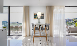 Prêt à emménager ! Penthouse moderne avec 3 chambres à coucher à vendre dans une station balnéaire de luxe à Marbella - Estepona 33430 
