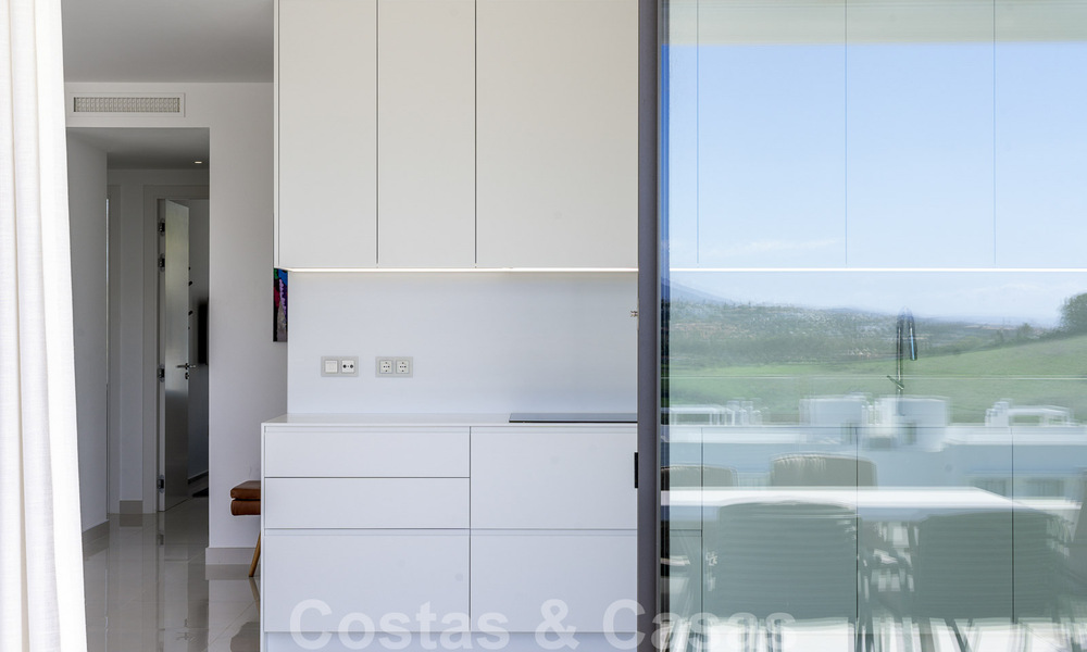Prêt à emménager ! Penthouse moderne avec 3 chambres à coucher à vendre dans une station balnéaire de luxe à Marbella - Estepona 33431