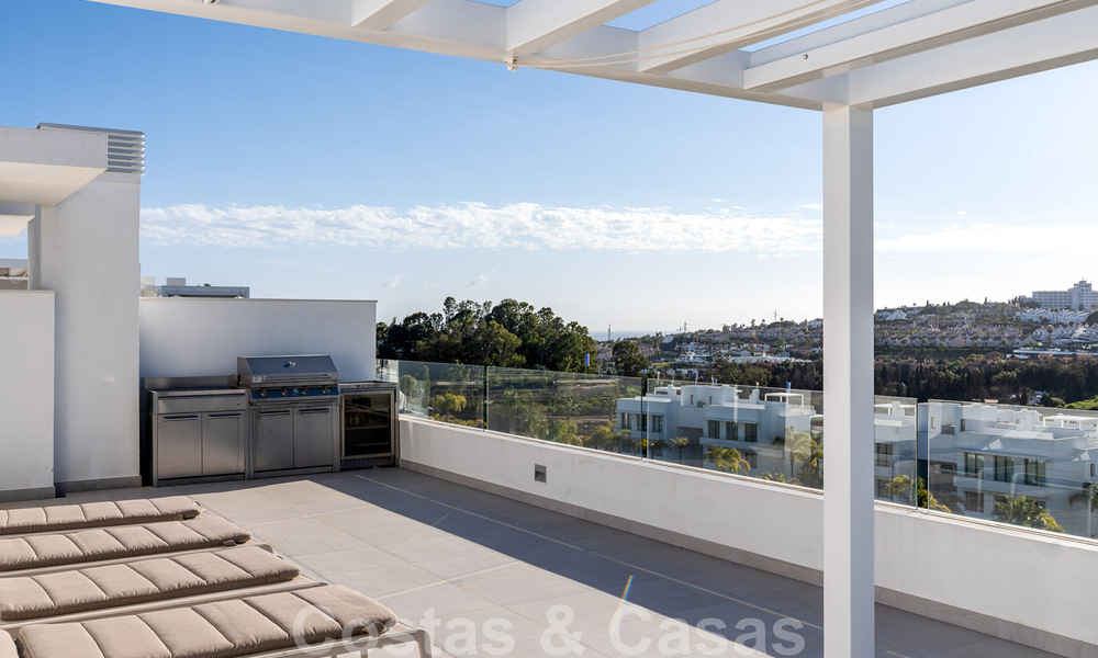 Prêt à emménager ! Penthouse moderne avec 3 chambres à coucher à vendre dans une station balnéaire de luxe à Marbella - Estepona 33437