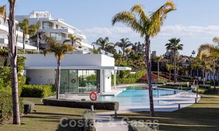 Prêt à emménager ! Penthouse moderne avec 3 chambres à coucher à vendre dans une station balnéaire de luxe à Marbella - Estepona 33438 