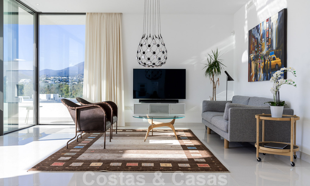 Prêt à emménager ! Penthouse moderne avec 3 chambres à coucher à vendre dans une station balnéaire de luxe à Marbella - Estepona 33439