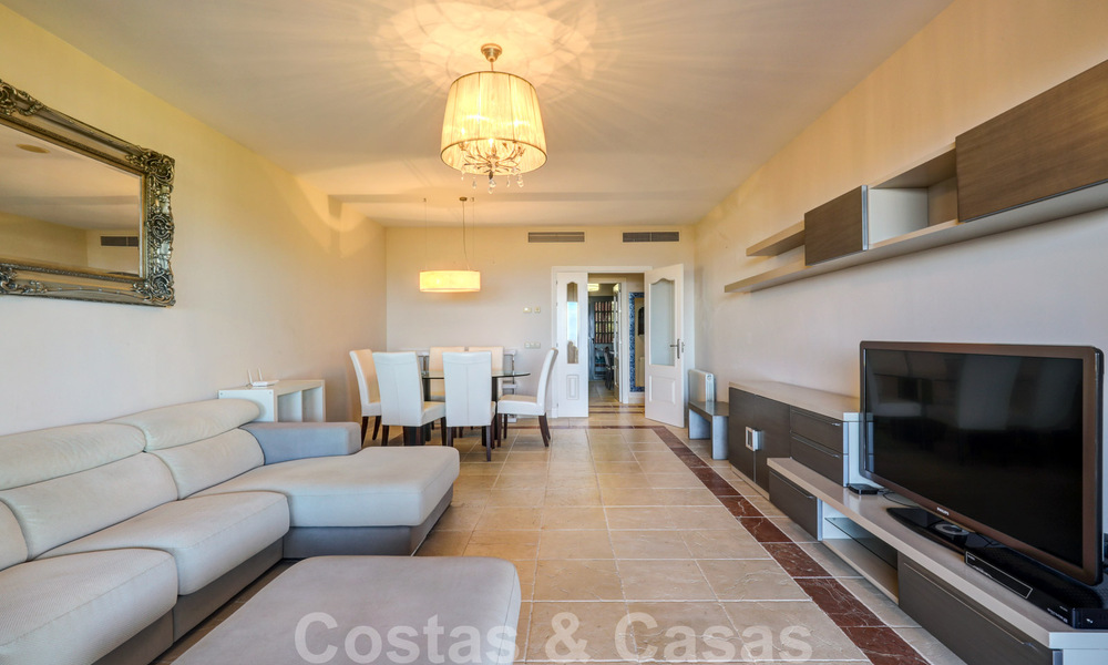 Appartement de luxe à vendre avec jardin privé et vue sur la mer dans un complexe de golf cinq étoiles de luxe à Benahavis - Marbella 33317