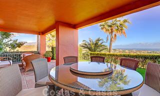 Appartement de luxe à vendre avec jardin privé et vue sur la mer dans un complexe de golf cinq étoiles de luxe à Benahavis - Marbella 33322 