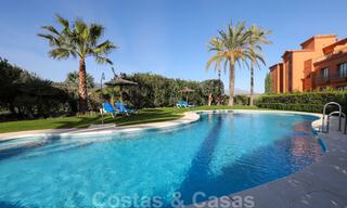 Appartement de luxe à vendre avec jardin privé et vue sur la mer dans un complexe de golf cinq étoiles de luxe à Benahavis - Marbella 33358 