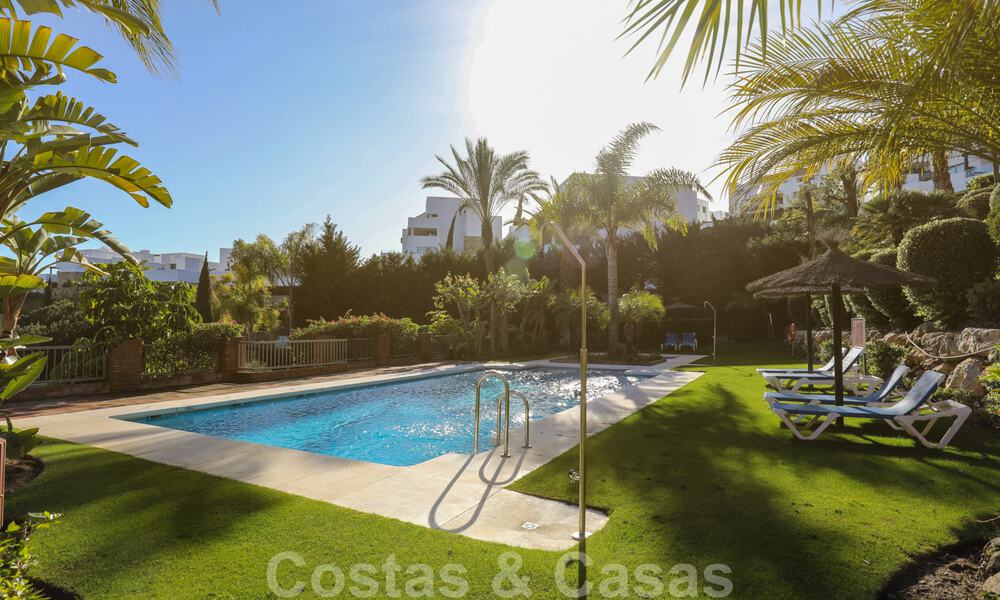 Appartement de luxe à vendre avec jardin privé et vue sur la mer dans un complexe de golf cinq étoiles de luxe à Benahavis - Marbella 33360