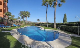 Appartement de luxe à vendre avec jardin privé et vue sur la mer dans un complexe de golf cinq étoiles de luxe à Benahavis - Marbella 33362 