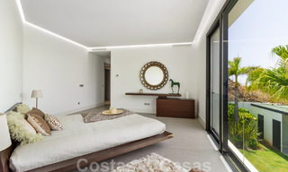 Villa de luxe moderne et exclusive, prête à emménager, à vendre à Benahavis - Marbella, avec vue imprenable sur le golf et la mer 33511 